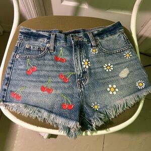 Denim high waisted short with designs